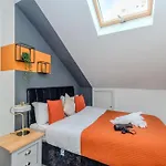 Luxe City Living L 2-Bedroom Flat With Free Parking